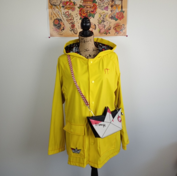 Other - Spirit Halloween Georgie Costume!